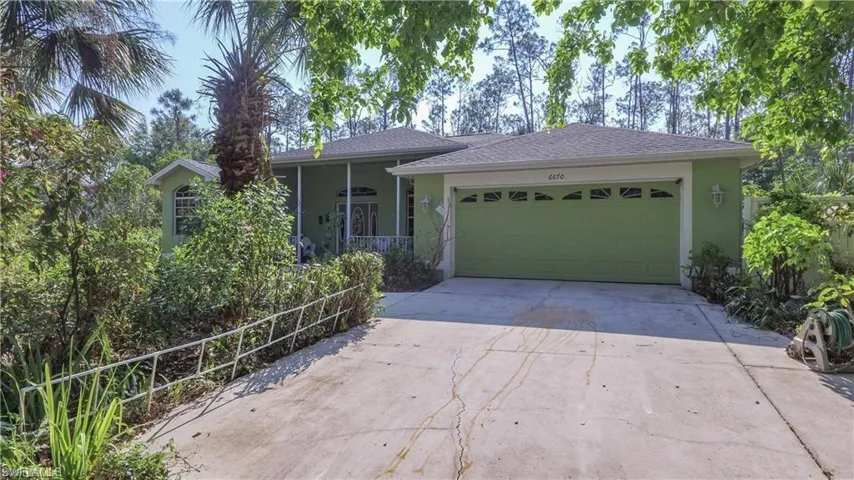 6670  Chipper  LN, North Fort Myers, FL 33917