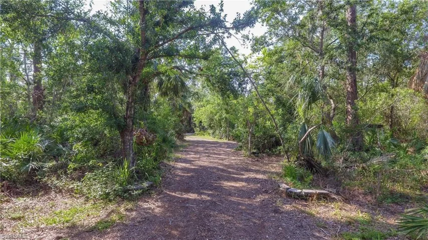 6670  Chipper  LN, North Fort Myers, FL 33917