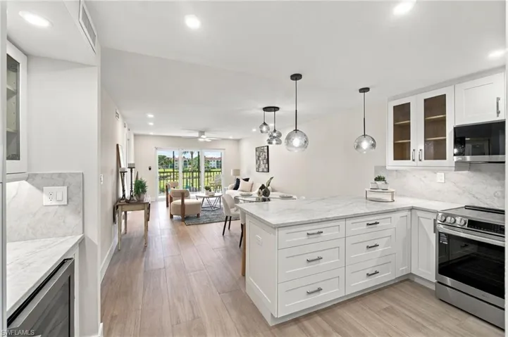 13 High Point Cir N 206, Naples, Florida 34103