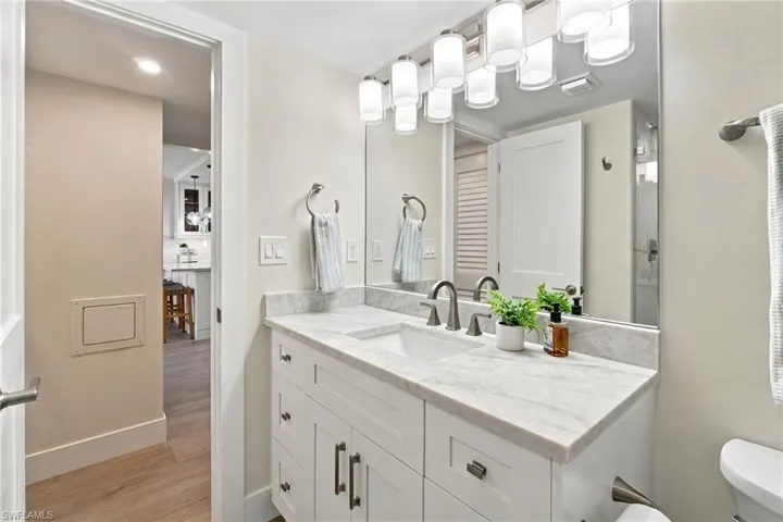 13 High Point Cir N 206, Naples, Florida 34103