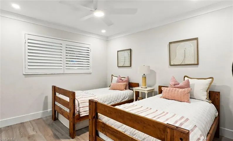13 High Point Cir N 206, Naples, Florida 34103