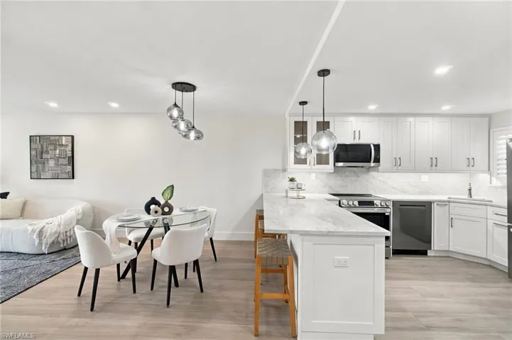 13 High Point Cir N 206, Naples, Florida 34103
