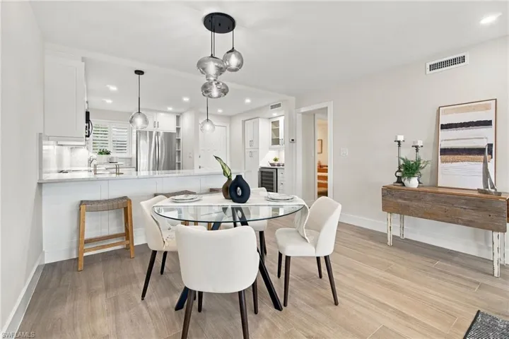 13 High Point Cir N 206, Naples, Florida 34103