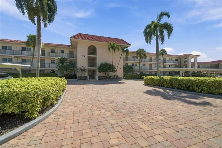 13 High Point Cir N 206, Naples, Florida 34103