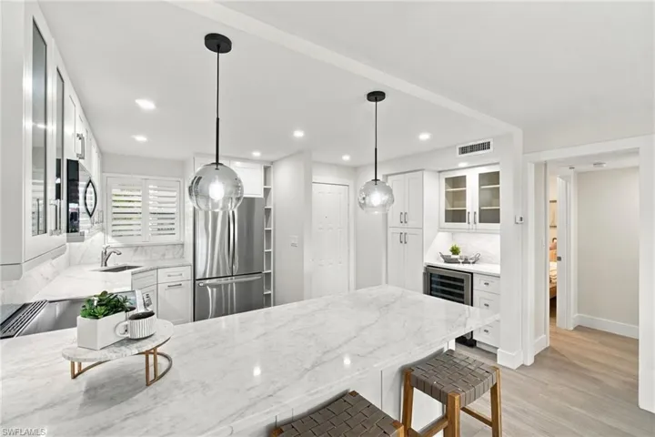 13 High Point Cir N 206, Naples, Florida 34103