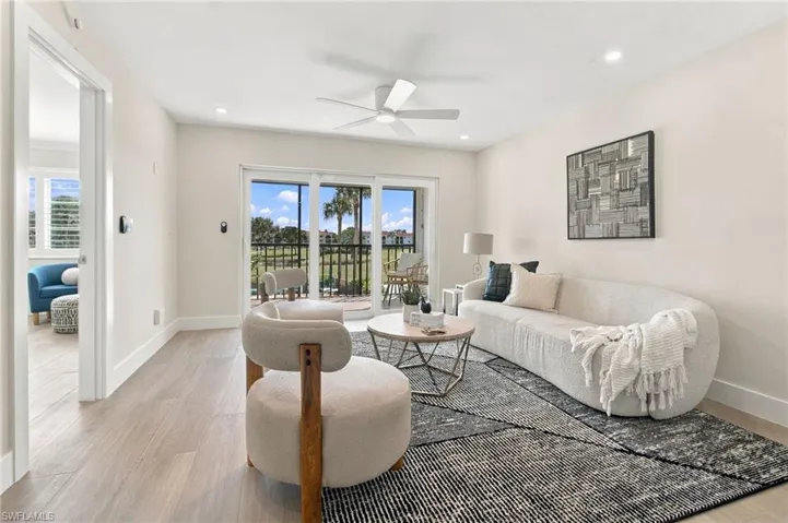 13 High Point Cir N 206, Naples, Florida 34103