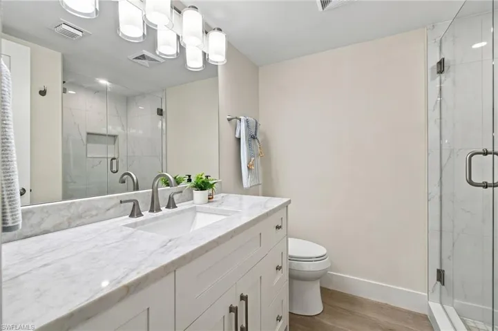 13 High Point Cir N 206, Naples, Florida 34103