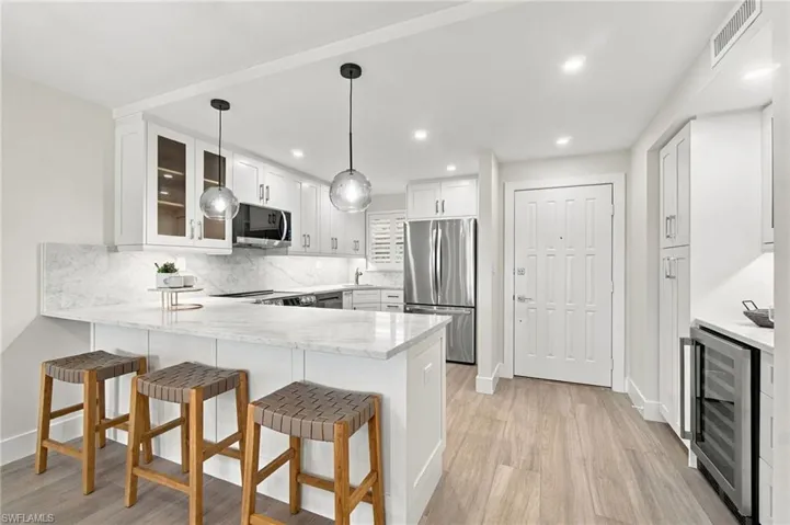 13 High Point Cir N 206, Naples, Florida 34103