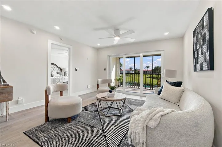13 High Point Cir N 206, Naples, Florida 34103