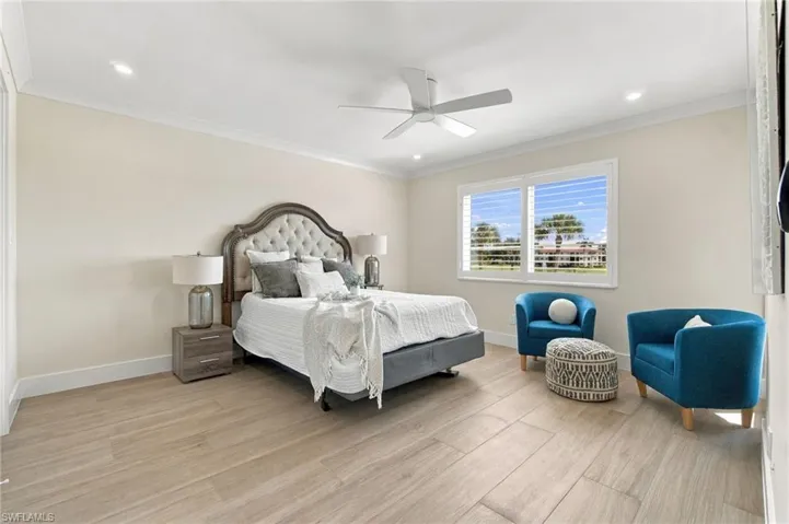 13 High Point Cir N 206, Naples, Florida 34103
