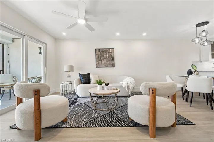 13 High Point Cir N 206, Naples, Florida 34103