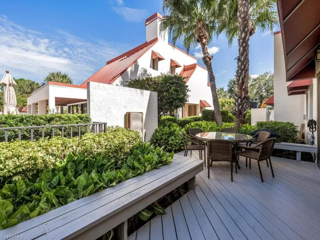 Spacious deck for relaxing or entertaining