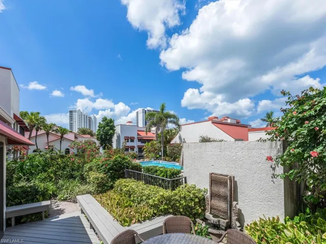 Fabulous proximity to Pool!