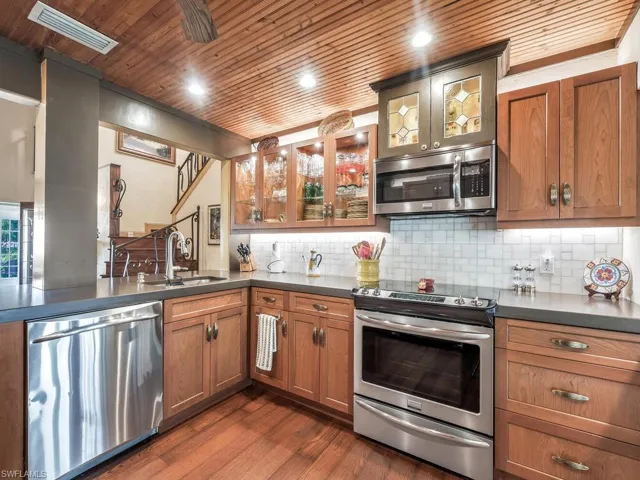 Rich Wood cabinets & stainless steel appliances