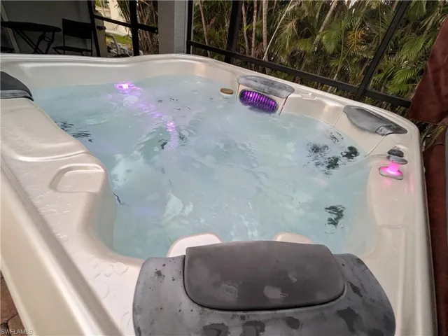 Exterior view of a jacuzzi