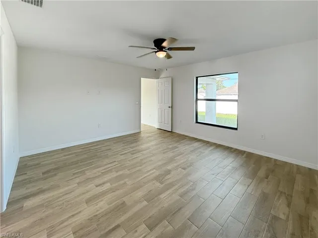 Unfurnished room featuring light wood finished floors and a ceiling fan