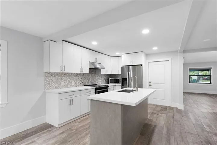 3240 Collee Ct - Kitchen