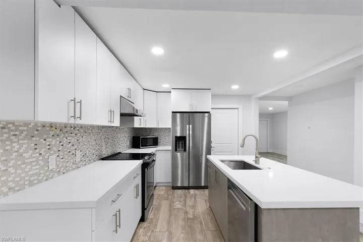 3240 Collee Ct - Kitchen