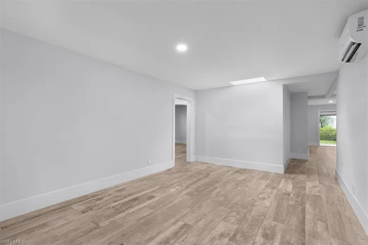3240 Collee Ct - Living