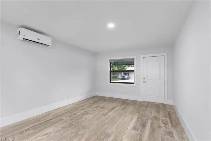 3240 Collee Ct - Living