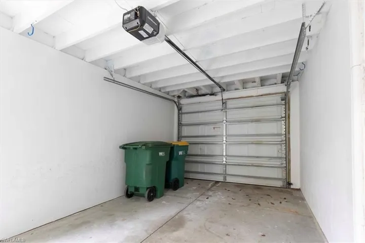 3240 Collee Ct - Garage
