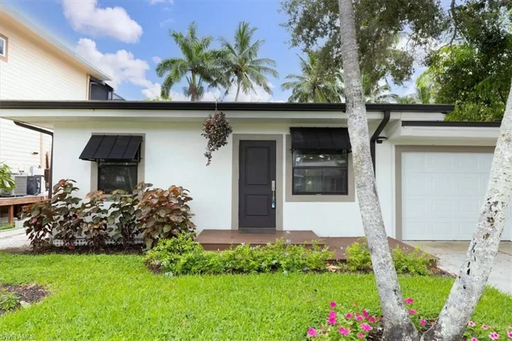 3240 Collee Ct - Front