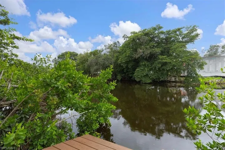 3240 Collee Ct - Canal