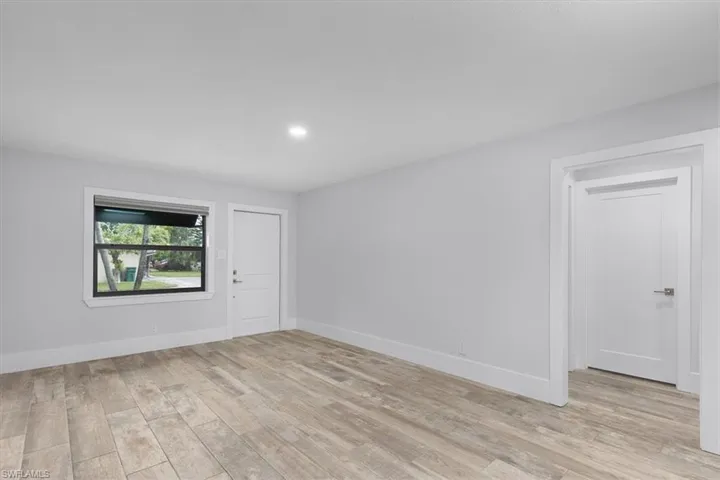 3240 Collee Ct - Living
