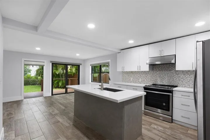 3240 Collee Ct - Kitchen