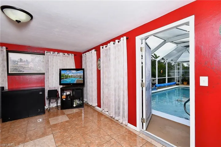 139 W Lake Dr, Lehigh Acres Fl 33936