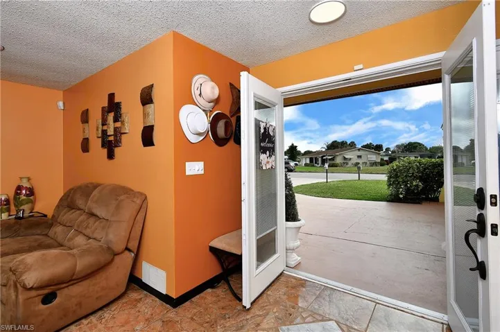 139 W Lake Dr, Lehigh Acres Fl 33936