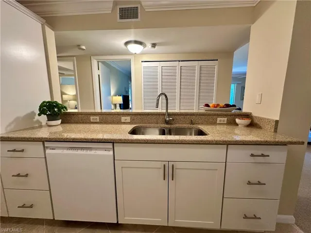 555  Park Shore  DR, Naples, FL 34103