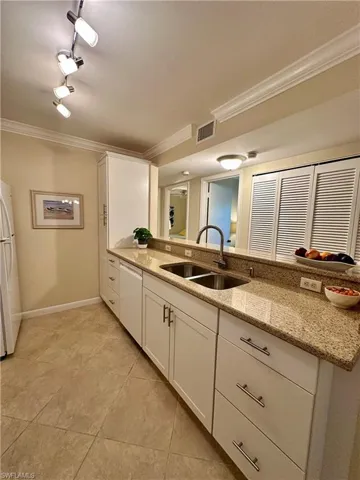 555  Park Shore  DR, Naples, FL 34103