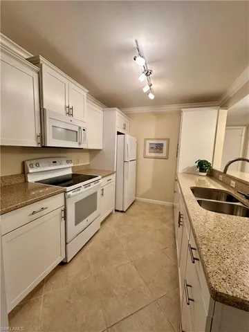 555  Park Shore  DR, Naples, FL 34103