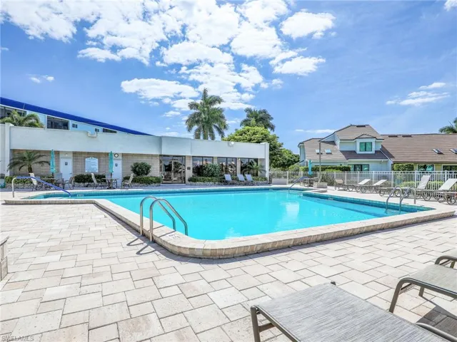 555  Park Shore  DR, Naples, FL 34103