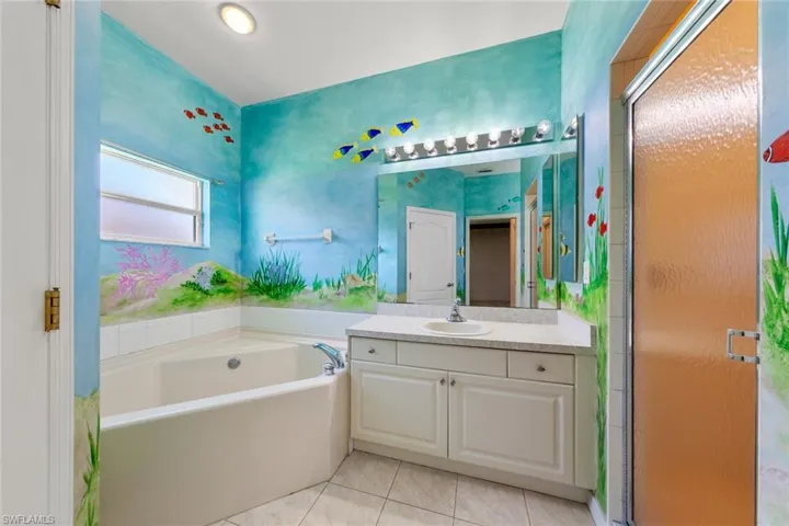 Walk in Shower & Garden Tub