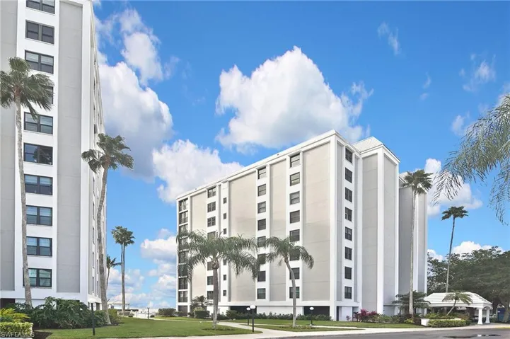 View of apartment building / complex