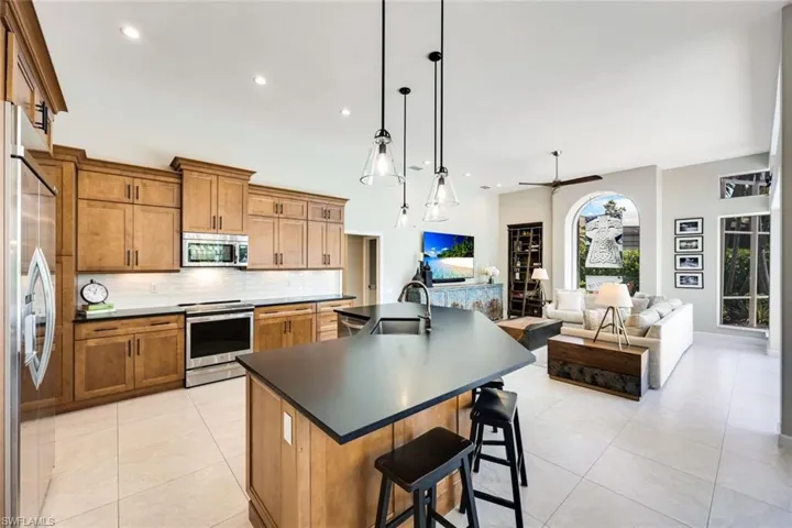 7998  Beaumont  CT, Naples, FL 34109