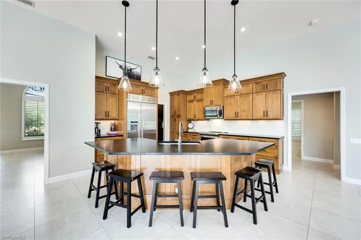 7998  Beaumont  CT, Naples, FL 34109