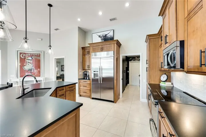 7998  Beaumont  CT, Naples, FL 34109