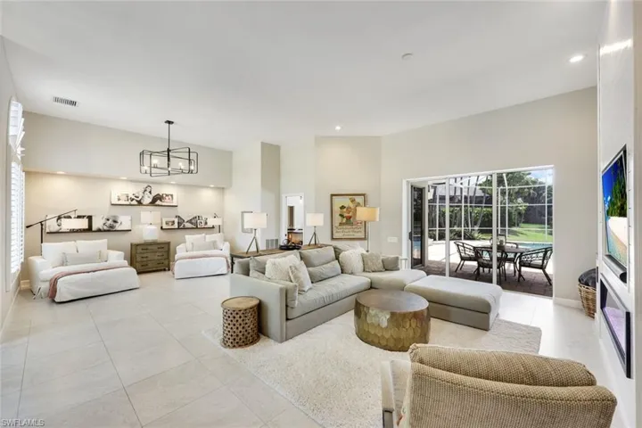 7998  Beaumont  CT, Naples, FL 34109
