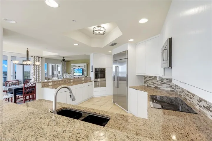 You will LOVE preparing meals in your chef's kitchen with a VIEW.