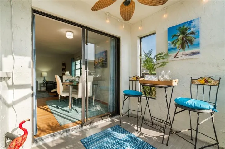 Easy access to the lanai from the dining room