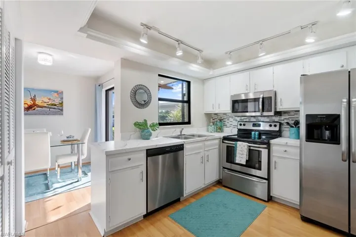Kitchen connected to the dining room