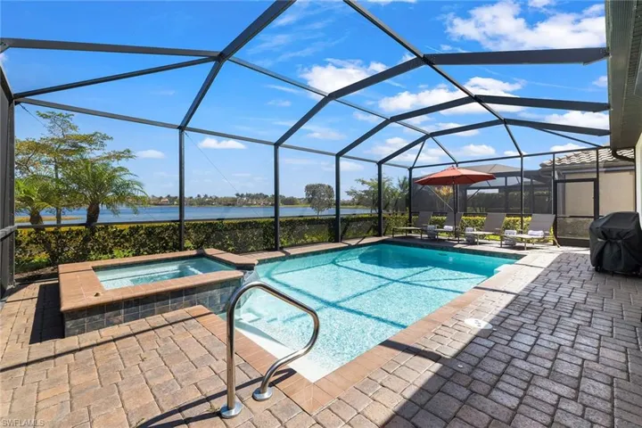 1526  Santiago  CIR, Naples, FL 34113