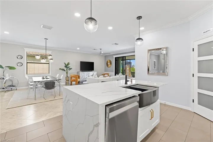 1526  Santiago  CIR, Naples, FL 34113