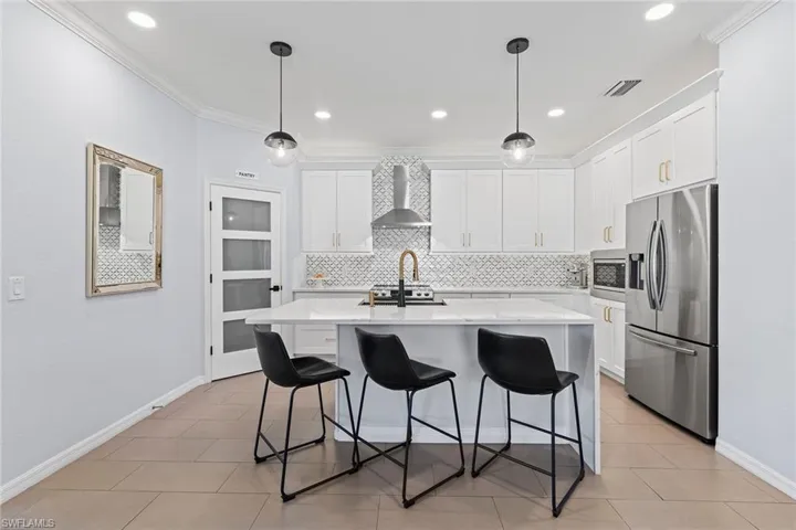 1526  Santiago  CIR, Naples, FL 34113