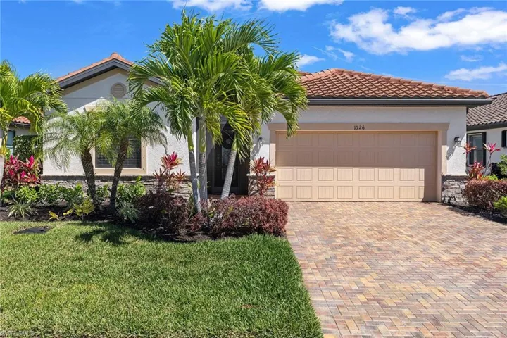 1526  Santiago  CIR, Naples, FL 34113