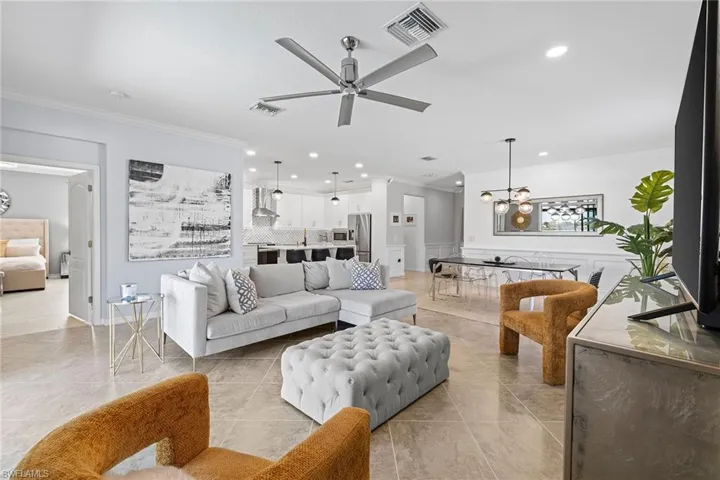 1526  Santiago  CIR, Naples, FL 34113