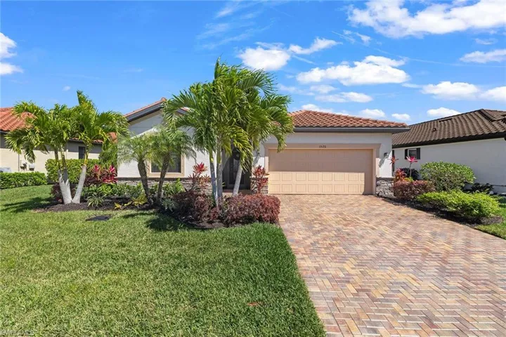 1526  Santiago  CIR, Naples, FL 34113